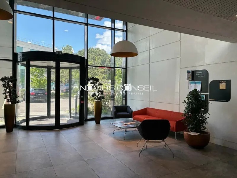 Office in Toulouse to rent Lobby- Image 1 of 8