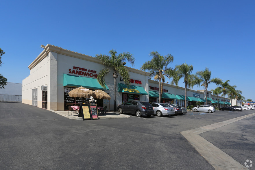 211 W Katella Ave, Orange, CA for sale - Primary Photo - Image 1 of 1