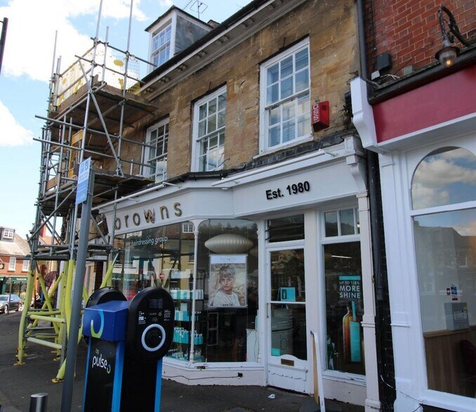 32-32a Market Pl, Olney for sale - Primary Photo - Image 1 of 3