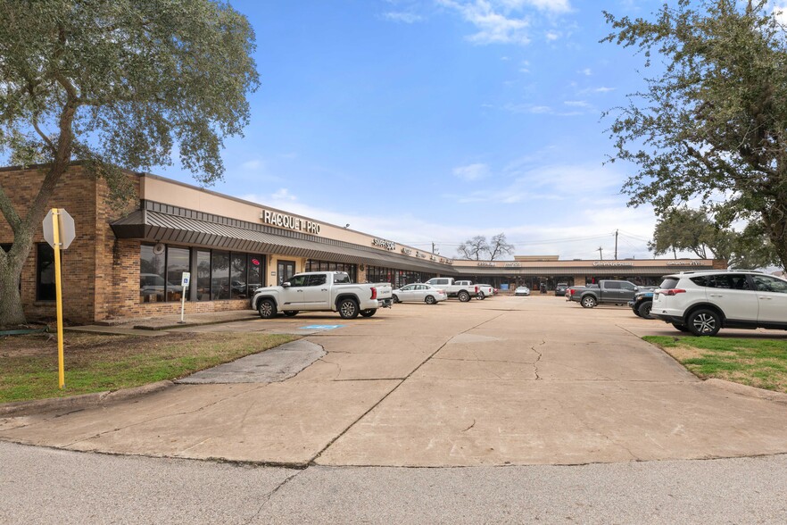 16912-16972 Old Galveston Rd, Webster, TX for rent - Building Photo - Image 3 of 15