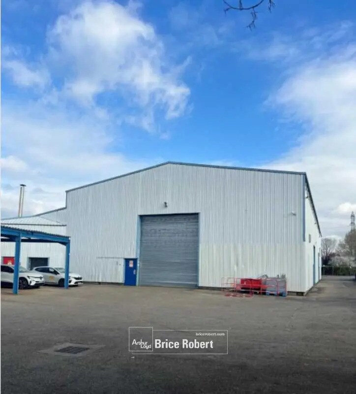 Light Industrial in Vaulx-en-Velin to rent Building Photo- Image 1 of 13