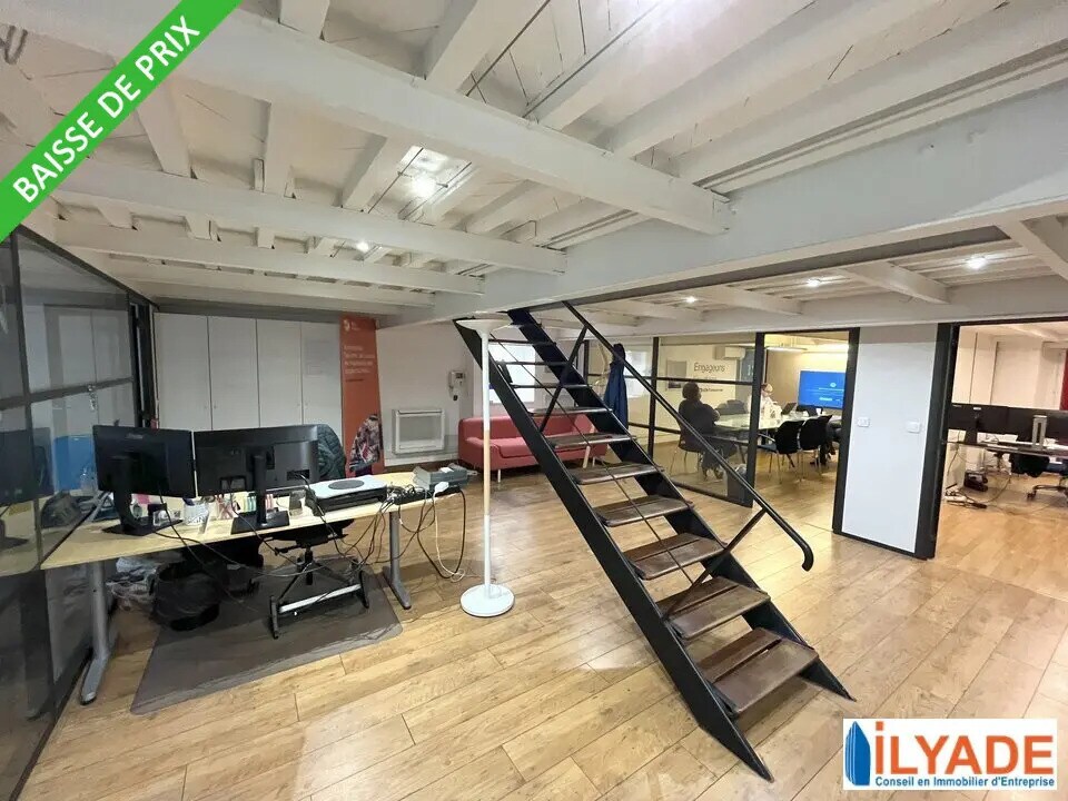 Location Bureaux 229 m² - Photo 1