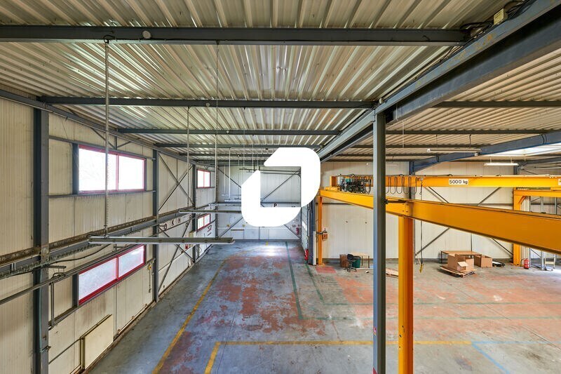 Light Industrial in Voisins-le-Bretonneux for sale Interior Photo- Image 1 of 11