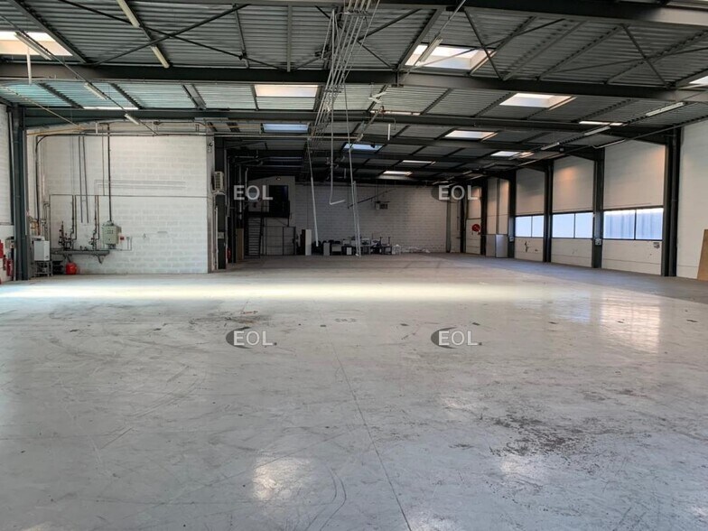 Industrial in Chaponnay to rent - Building Photo - Image 3 of 14