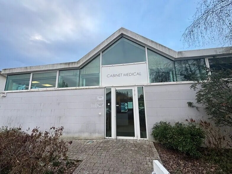 Light Industrial in Blanquefort to rent - Building Photo - Image 1 of 8