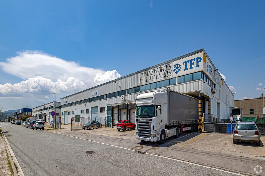 Industrial in Molins de Rei, Barcelona to rent - Building Photo - Image 2 of 2