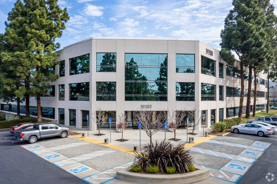 39300 Civic Center Dr, Fremont, CA for rent - Building Photo - Image 1 of 9