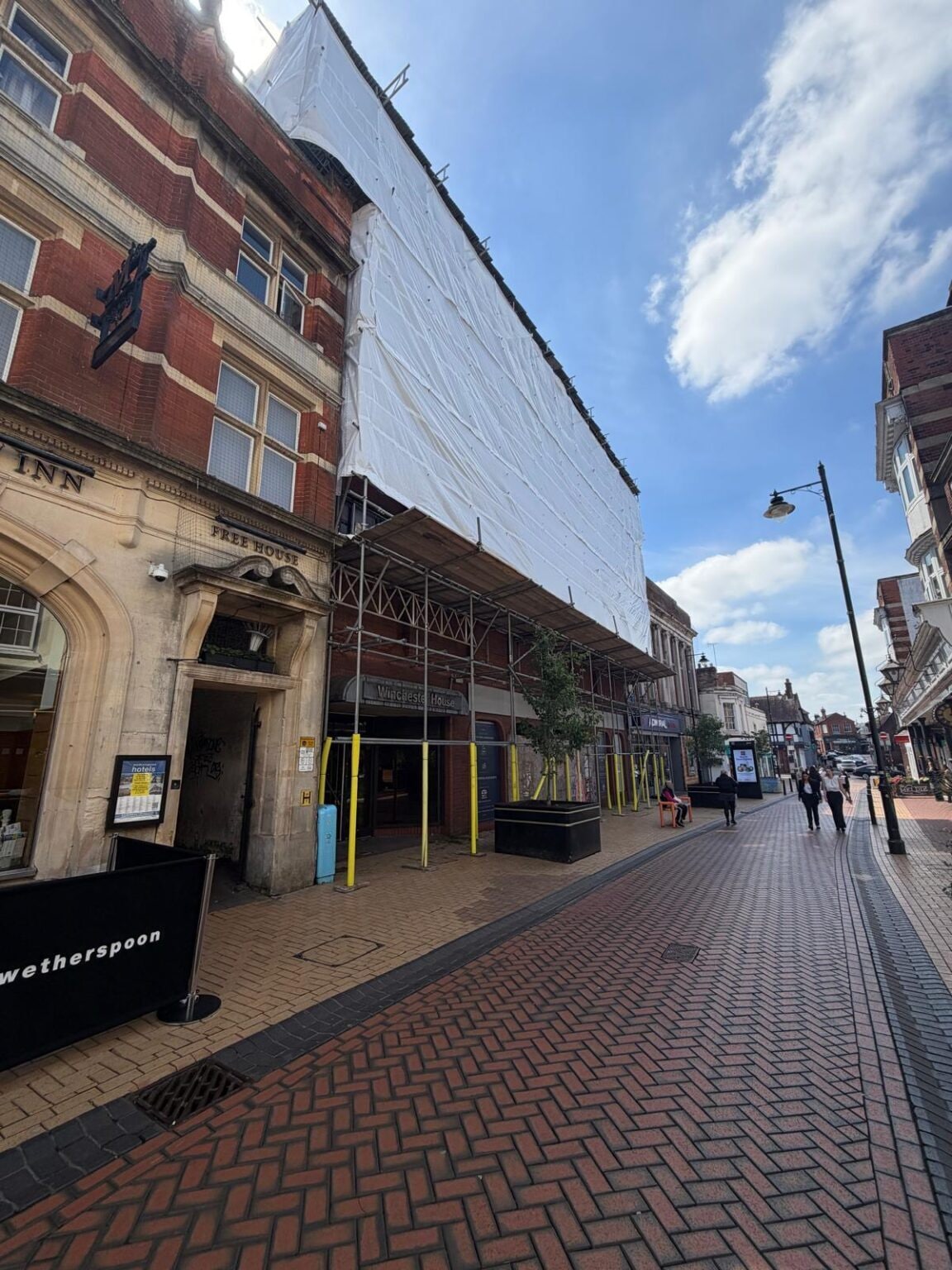 19-23 Winchester St, Basingstoke to rent Building Photo- Image 1 of 4