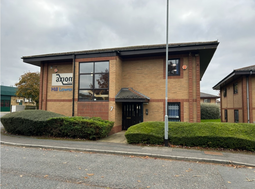 Moorfield Close, Yeadon to rent Building Photo- Image 1 of 2