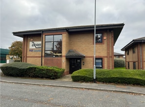 Moorfield Close, Yeadon to rent Building Photo- Image 1 of 2