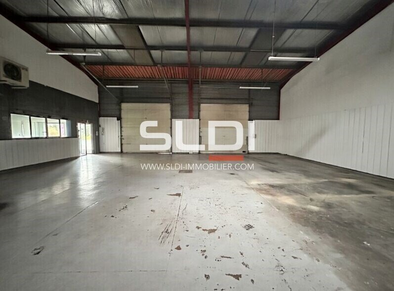 Impasse Des 3 Pierres, Civrieux-d'Azergues to rent - Interior Photo - Image 3 of 5