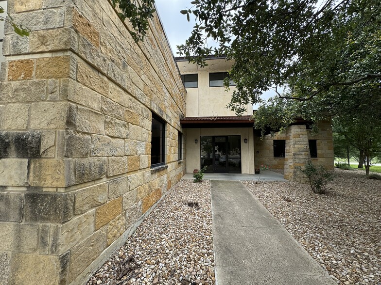 2500 NE Inner Loop, Georgetown, TX for rent - Building Photo - Image 2 of 8