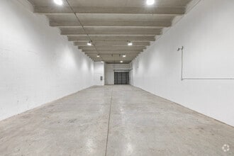 7506-7560 NW 70th St, Miami, FL to rent Interior Photo- Image 2 of 5