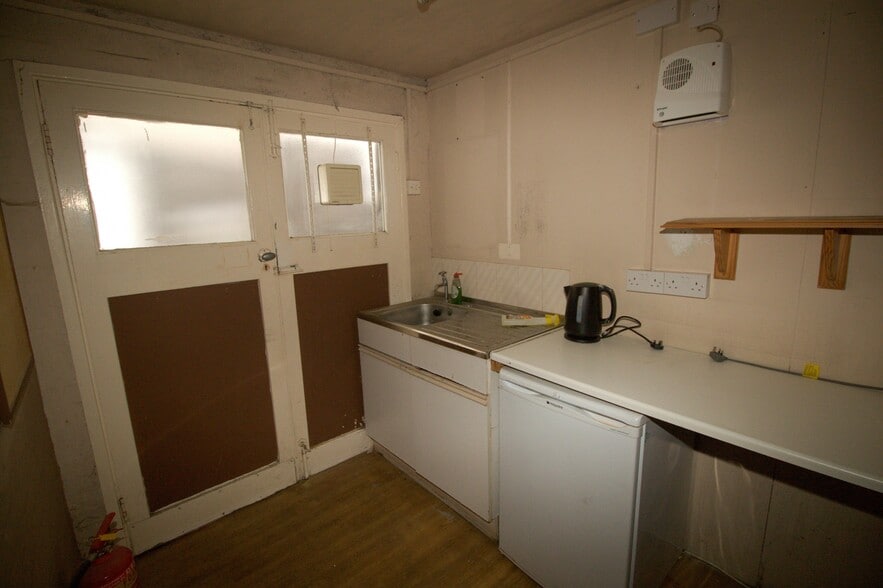 Spinney Hl, Warwick to rent - Building Photo - Image 3 of 7