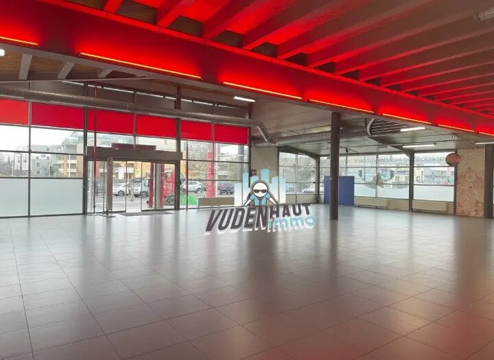 Retail in Toulouse to rent - Interior Photo - Image 3 of 7