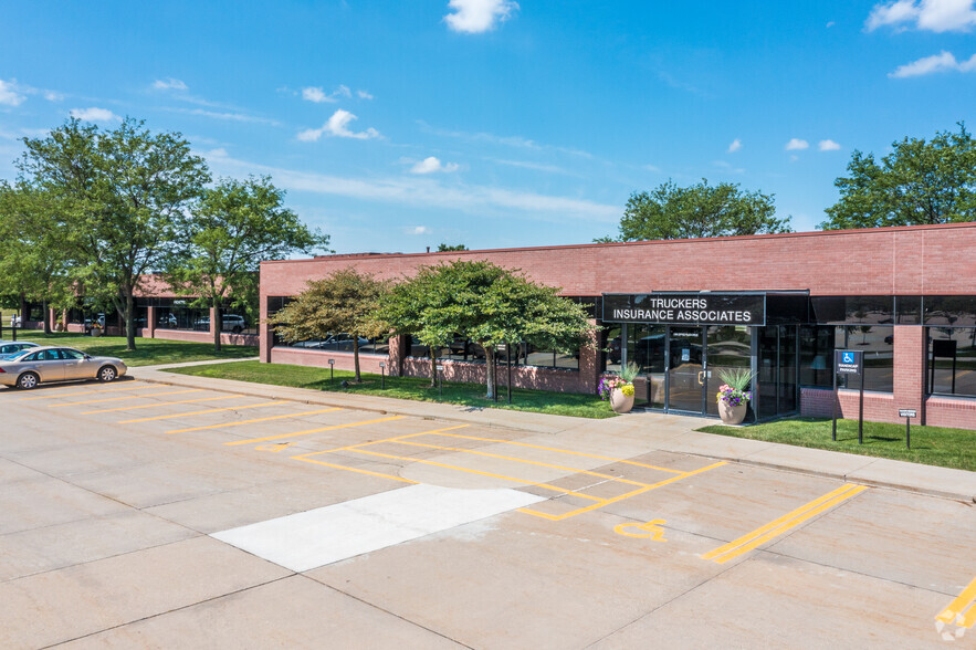 1200-1280 Office Plaza Dr, West Des Moines, IA for rent - Building Photo - Image 1 of 5