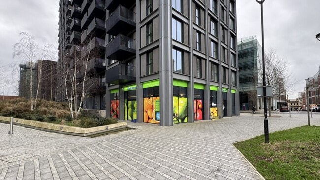 More details for 3 Fell Rd, Croydon - Retail for Sale