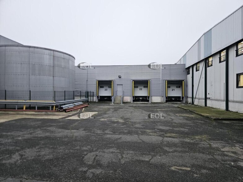 Industrial in Thiais to rent - Building Photo - Image 1 of 9