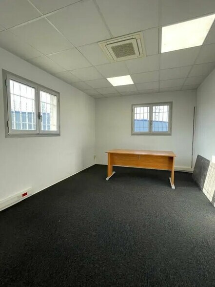 Office in Cenon to rent - Interior Photo - Image 3 of 12