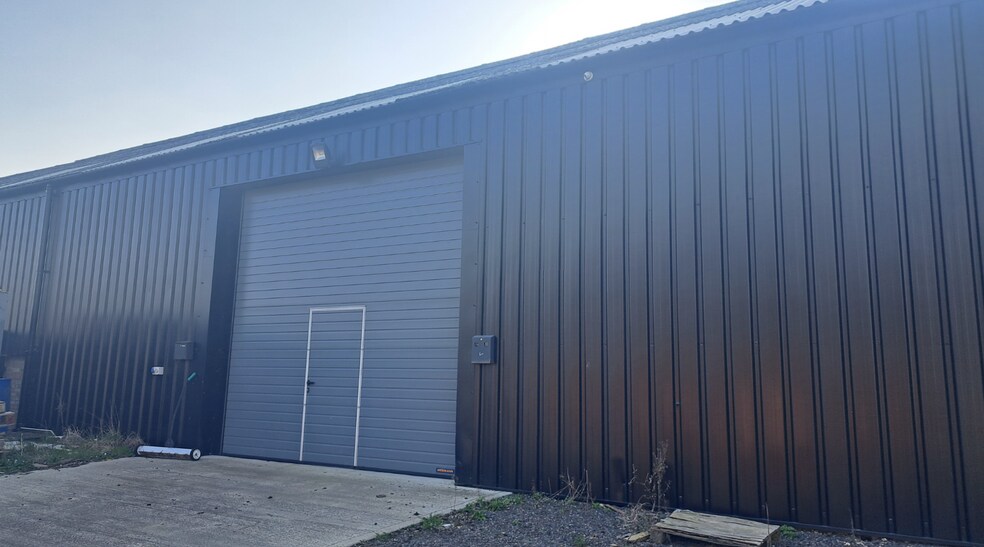 39 The Town, Great Staughton to rent - Building Photo - Image 2 of 3