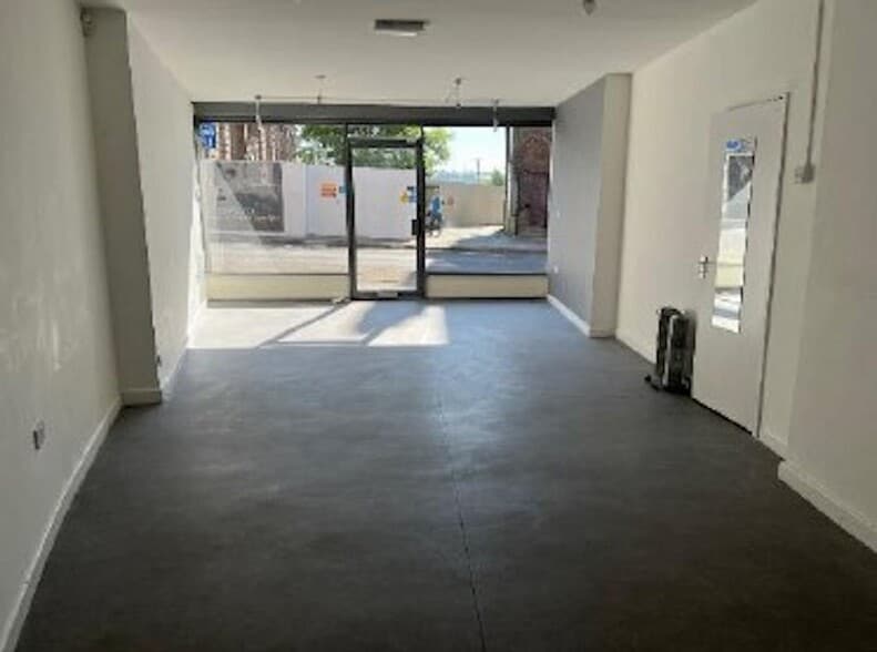 131 High St, Stoke On Trent to rent - Building Photo - Image 1 of 4