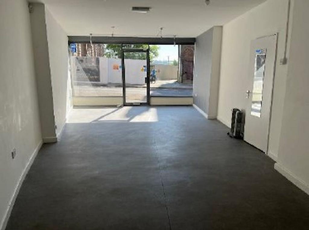 131 High St, Stoke On Trent to rent Building Photo- Image 1 of 5