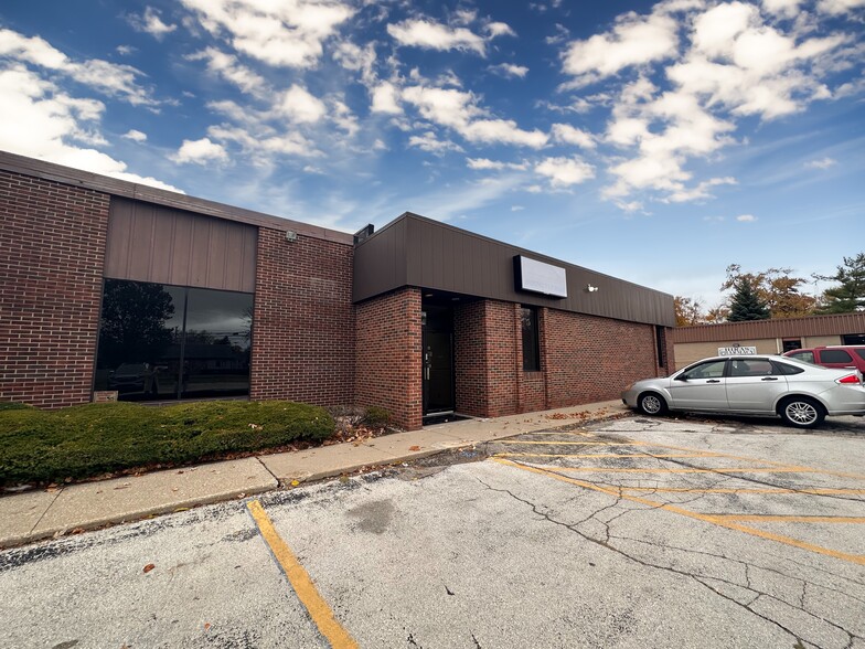 811 N Macomb St, Monroe, MI for rent - Building Photo - Image 1 of 24