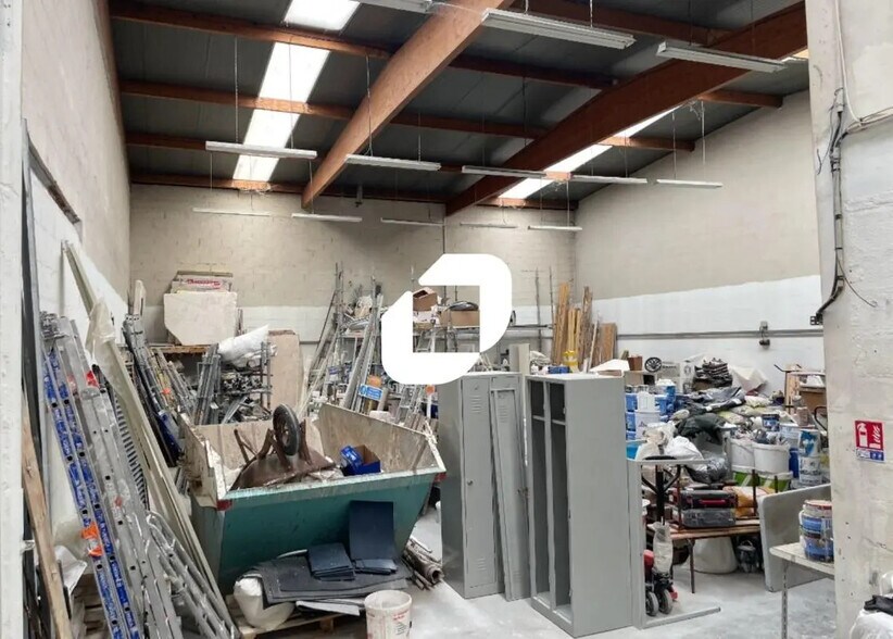 Light Industrial in Émerainville to rent - Interior Photo - Image 1 of 5