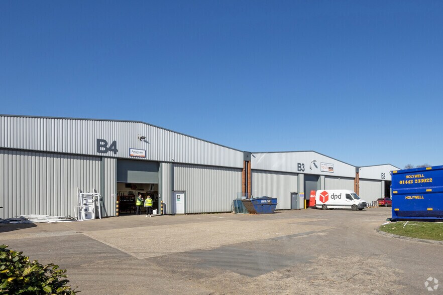 Portland Clos, Dunstable for sale - Primary Photo - Image 1 of 1