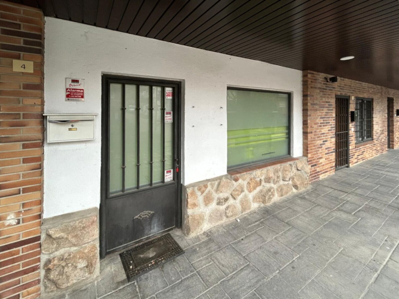 Retail in Torrelodones, Madrid to rent Interior Photo- Image 1 of 8