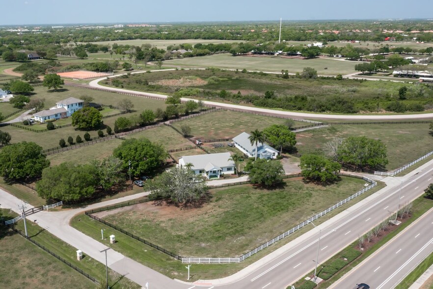 8325 Whiskey Pond Ln, Lakewood Ranch, FL for sale - Primary Photo - Image 1 of 9