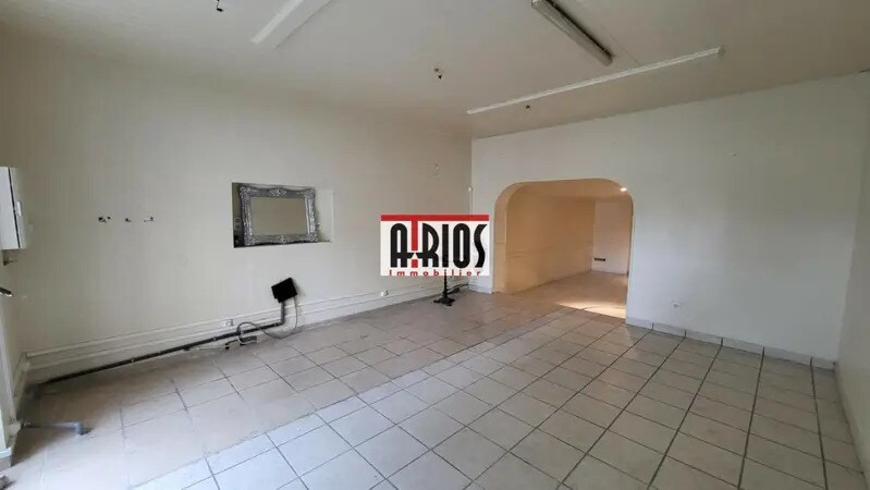 Retail in Aubagne to rent - Interior Photo - Image 2 of 3