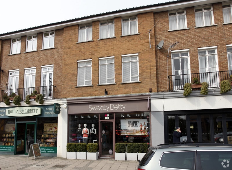 37 Oakdene Para, Cobham for sale - Building Photo - Image 3 of 4