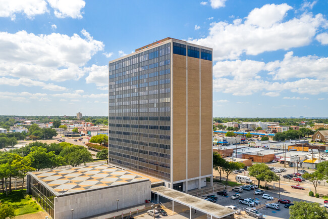 More details for 400 S Zang Blvd, Dallas, TX - Office, Retail for Rent