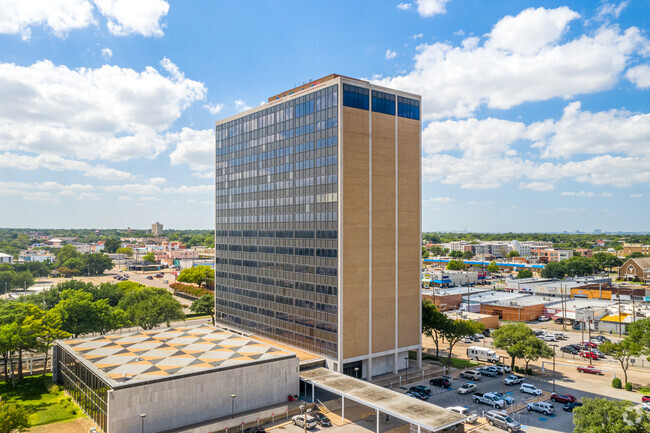 More details for 400 S Zang Blvd, Dallas, TX - Office, Retail for Rent