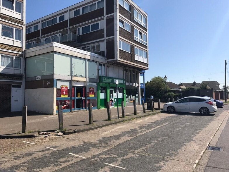 16 Roseberry Ave, Benfleet to rent - Building Photo - Image 2 of 3