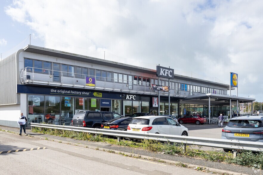 Drove Rd, Newhaven to rent - Building Photo - Image 3 of 4