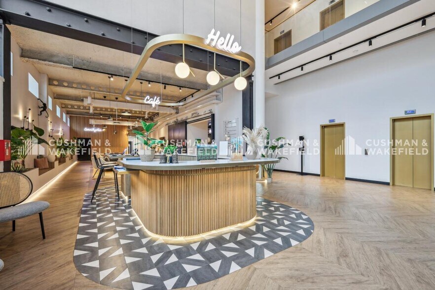 Office in Issy-les-Moulineaux to rent - Lobby - Image 3 of 13