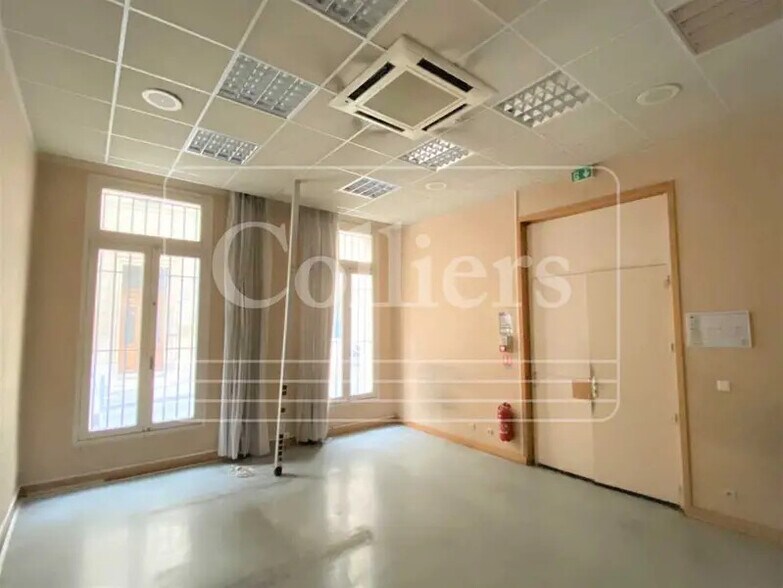Office in Marseille to rent - Interior Photo - Image 2 of 8