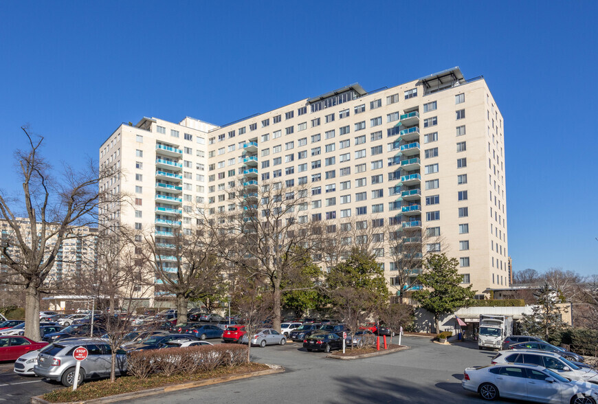 10401 Grosvenor Pl, Rockville, MD for sale - Primary Photo - Image 1 of 4