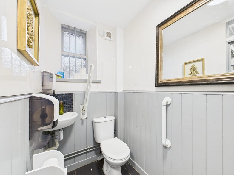 Brodie, Forres to rent - Interior Photo - Image 2 of 23