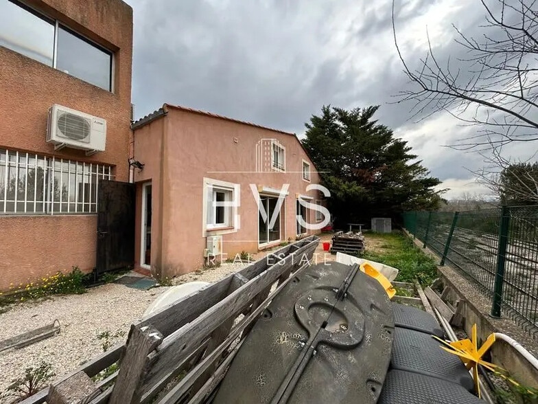 Office in Aix-en-Provence to rent - Building Photo - Image 1 of 6