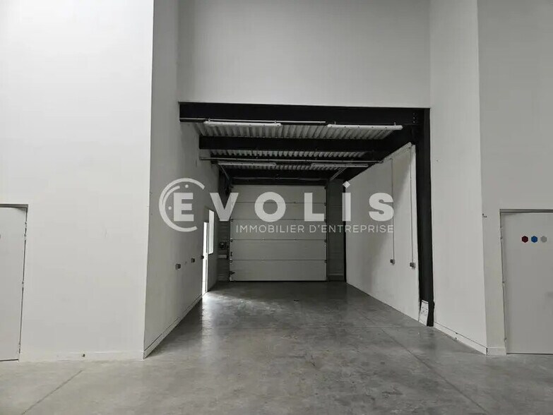 6-8 Rue Ambroise Croizat, Palaiseau to rent - Interior Photo - Image 2 of 9