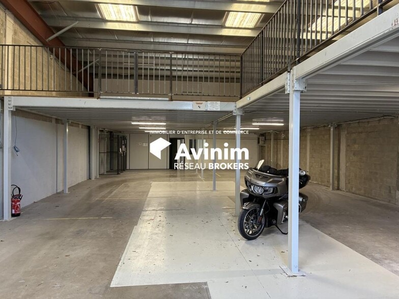 Industrial in Marseille to rent - Interior Photo - Image 2 of 7
