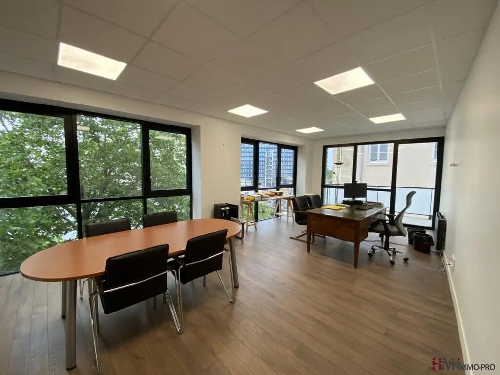 Location Bureaux 220 m² - Photo 1
