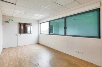 Light Industrial in Villeparisis to rent Interior Photo- Image 1 of 5