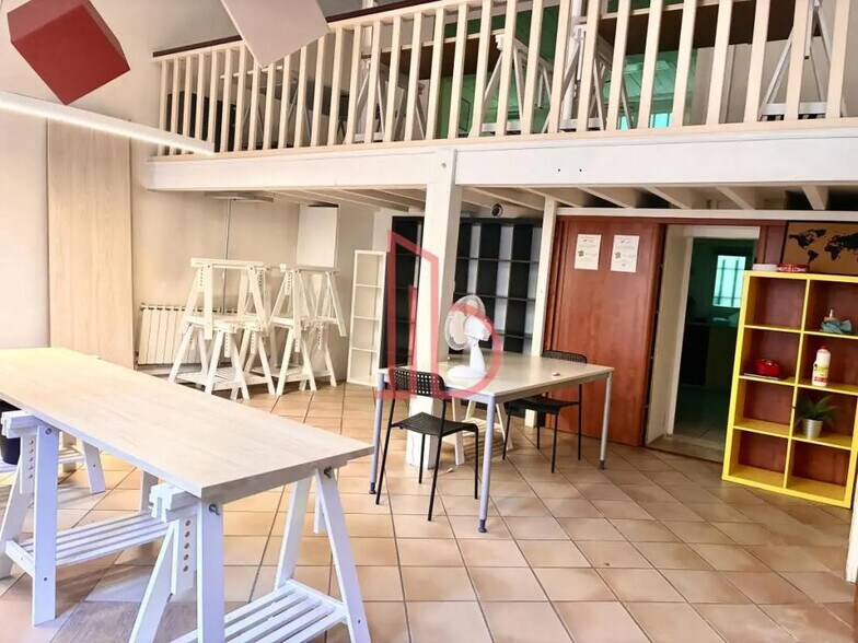 Office in Bordeaux to rent - Building Photo - Image 2 of 5