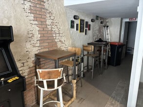 Retail in Madrid, Madrid to rent Building Photo- Image 2 of 5