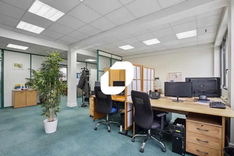 Office in Colombes to rent - Interior Photo - Image 3 of 18