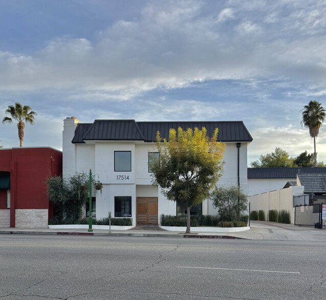 17514 Ventura Blvd, Encino, CA for rent - Building Photo - Image 1 of 6